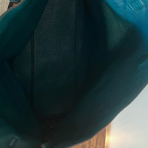 đź’śSOLDđź’śReversible Faux Leather Tote Bag - Picture 3 of 4